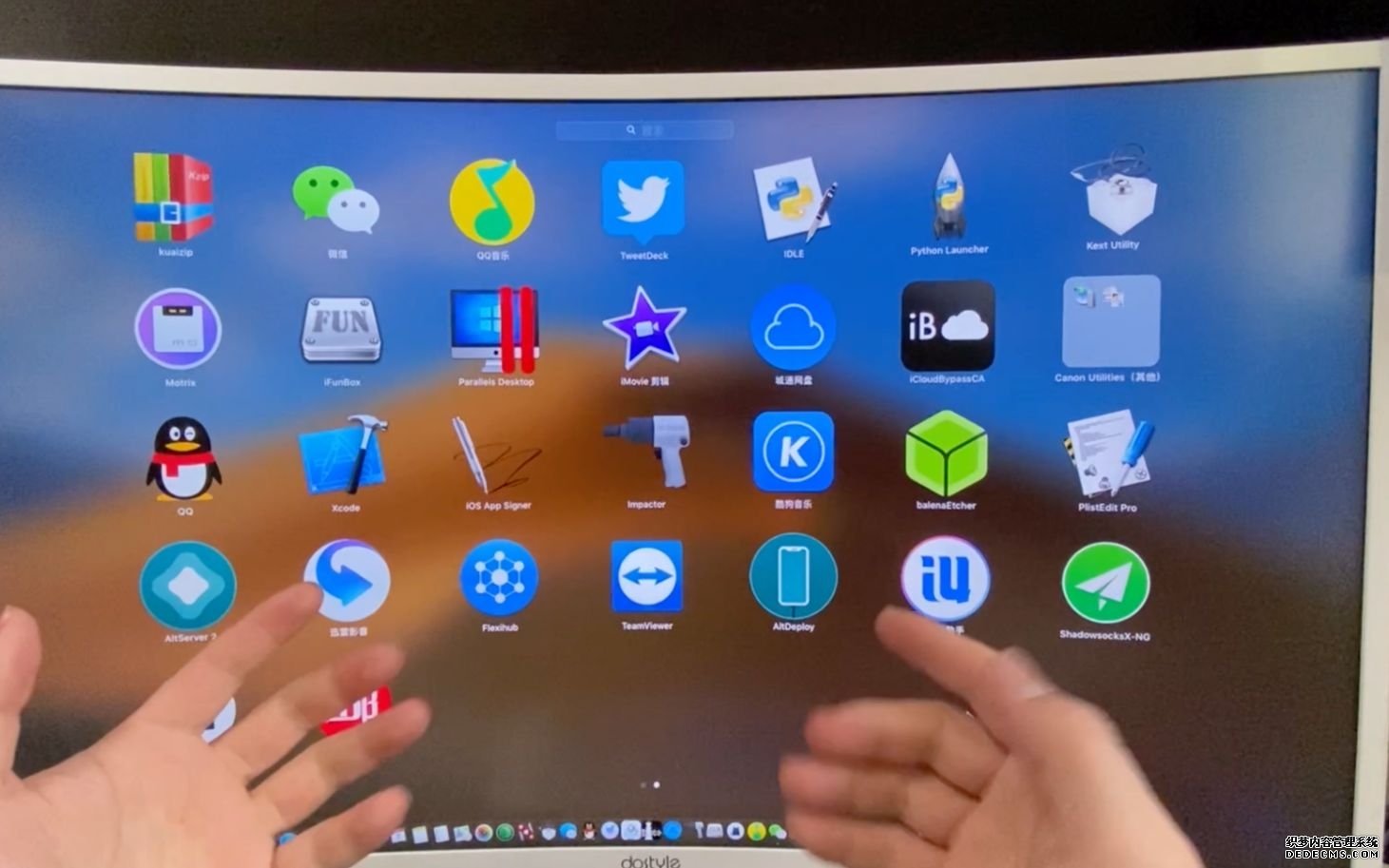 美军“布什”号航母正部署至中东;道指大涨1100点 原油下挫、金银齐涨;巴菲特重启慈善午餐会丨每经早参